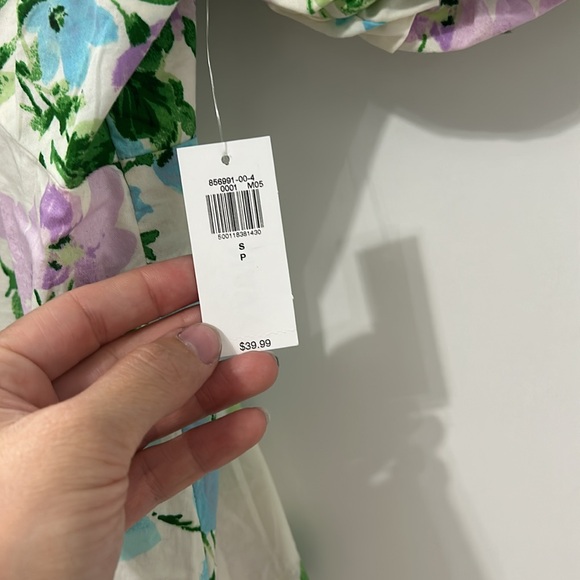 Old navy blouse NWT - Picture 3 of 4